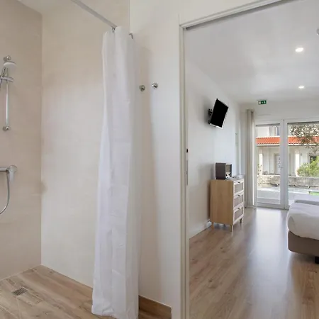 منزل ريفي Quinta Dos Raposos- Portugal *